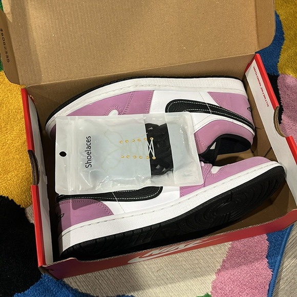 Gently used air Jordan shoes for women lilac white and black very cool pair - Picture 11 of 11